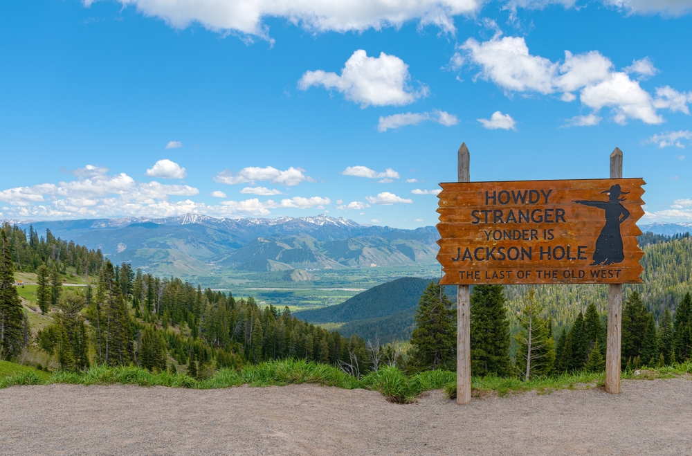 Jackson Hole’s New Instagram Filter Warns You When You’re Dangerously Close to Wildlife