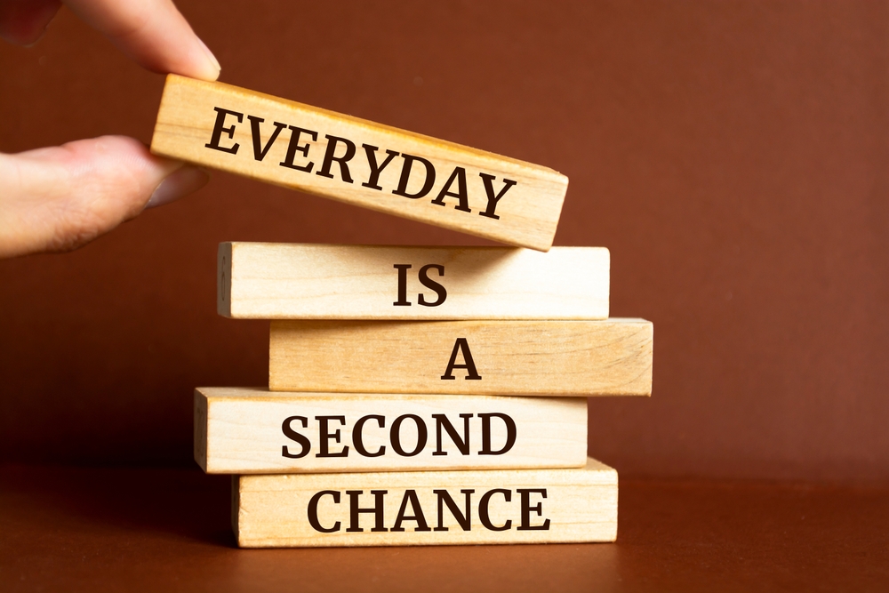 Wooden,Blocks,With,Words,'everyday,Is,A,Second,Chance'.