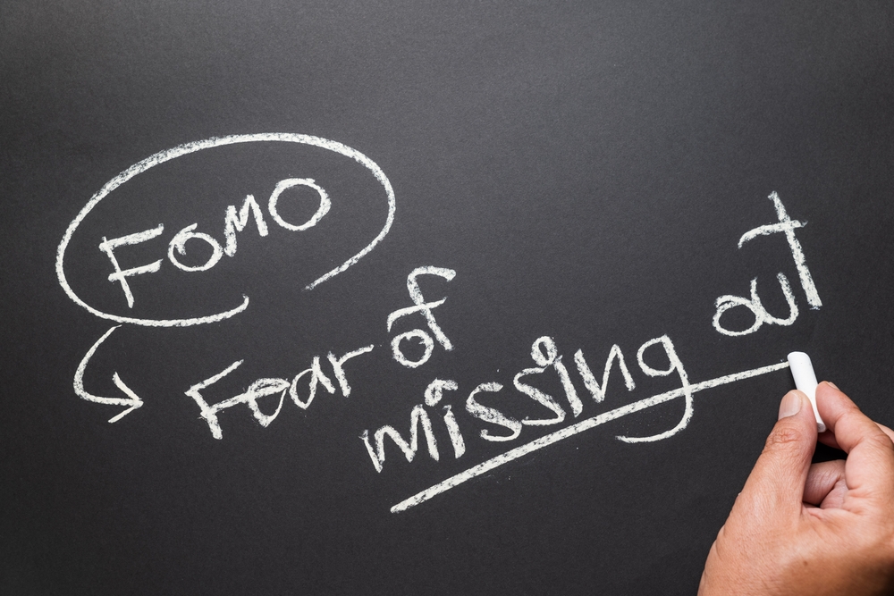 Hand,Writes,The,Fomo,Marketing,,Or,Fear,Of,Missing,Out