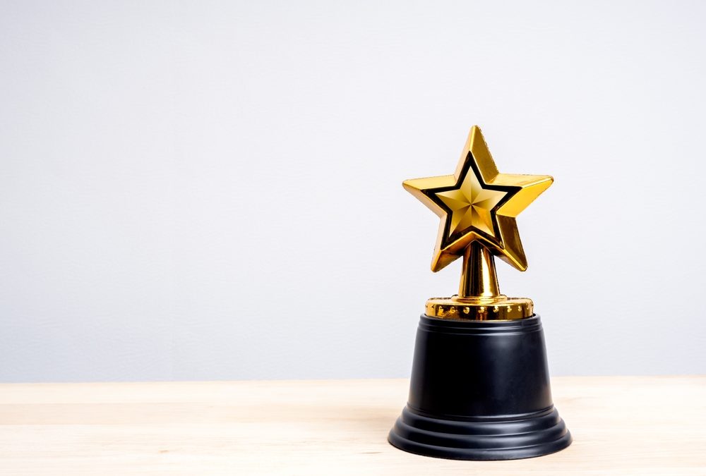 A,Small,Gold,Star,Trophy,Isolated,On,Wooden,Table,And